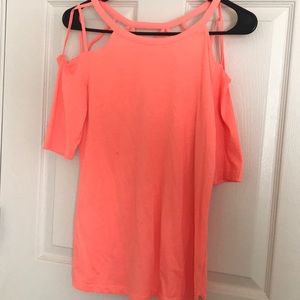 Cut-out short sleeve top!